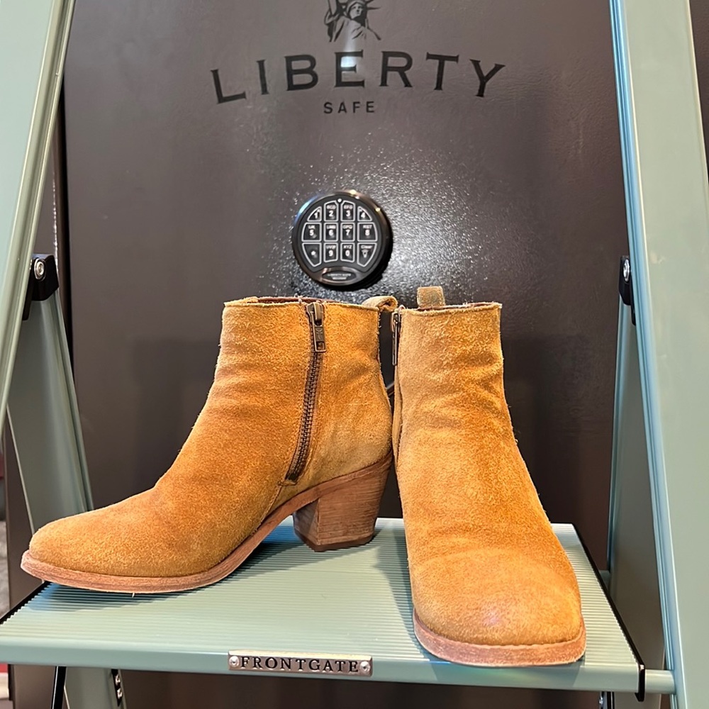 Frye suede leather ankle boots; GUC; size 5.5